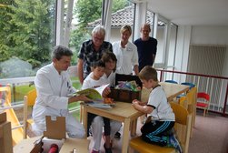 Bremerhavener Dartliga punktet bei den Patienten der Klinik für Kinder und Jugendliche