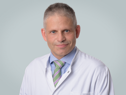 Dr. Franz Stefan Biber, Chefarzt der Klinik für Plastische, Hand- und Wiederherstellungschirurgie am AMEOS Klinikum Mitte Bremerhaven